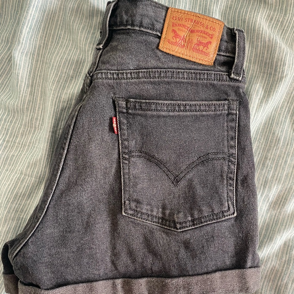 Vintage Levi shorts! Super trendy